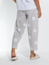 Load image into Gallery viewer, 7/8 Spot Pant