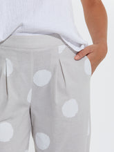 Load image into Gallery viewer, 7/8 Spot Pant