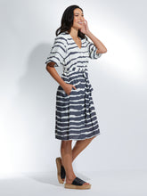 Load image into Gallery viewer, SHORT SLEEVE WAVE STRIPE