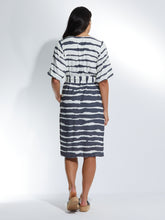 Load image into Gallery viewer, SHORT SLEEVE WAVE STRIPE
