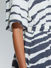 Load image into Gallery viewer, SHORT SLEEVE WAVE STRIPE