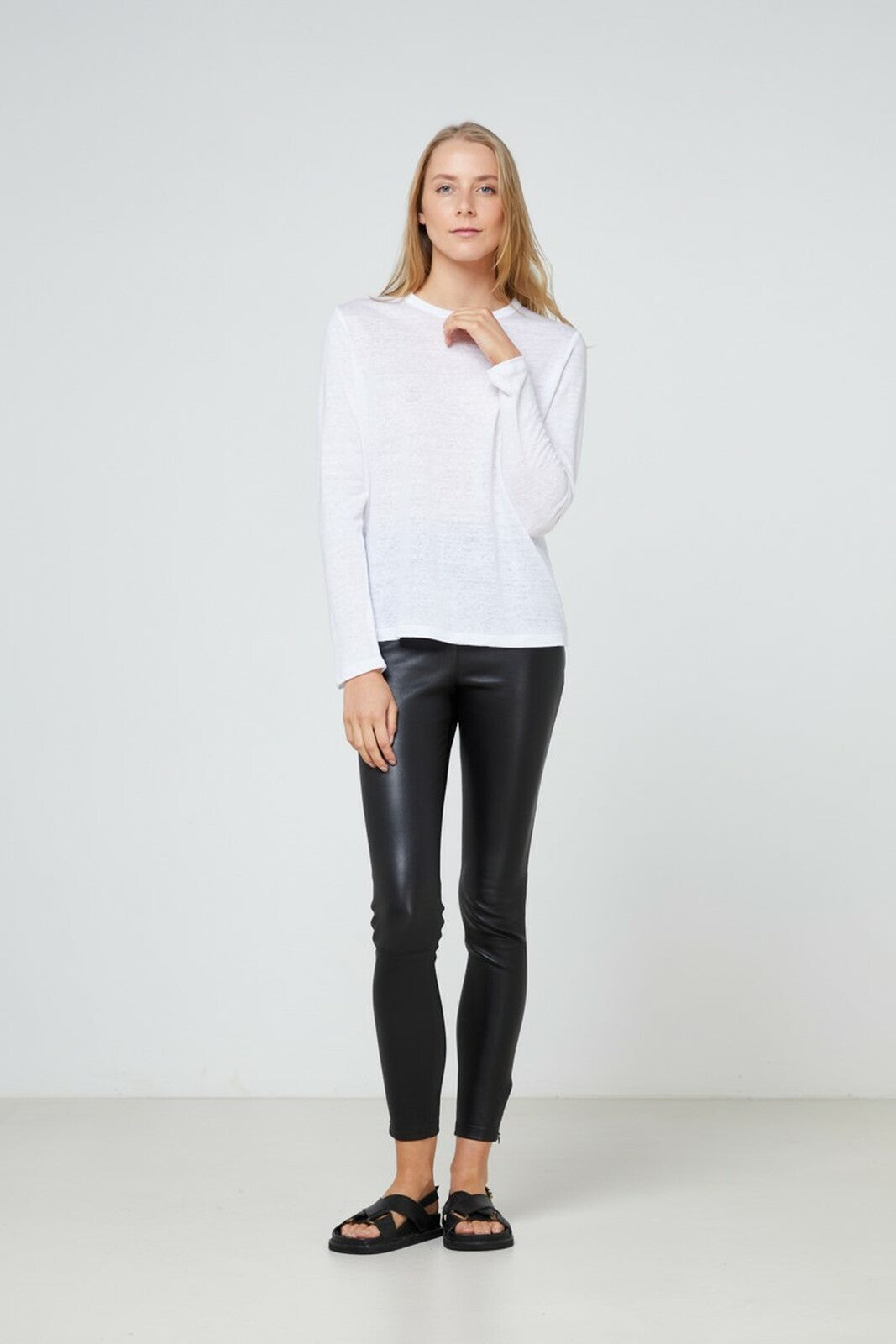 Elka Collective EC Linen Long Sleeve Tee - White. Linen tee. Linen long sleeve tee