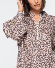 Load image into Gallery viewer, whisk top - leopard